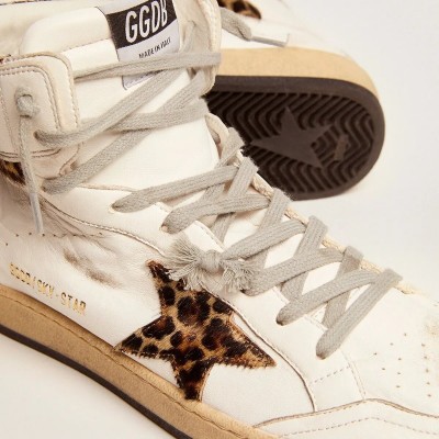Golden Goose Sky-Star Sneakers With Signature On The Ankle And Leopard-Print Pony Skin Inserts Golden Goose Sky-Star Sneakers With Signature On The Ankle And Leopard-Print Pony Skin Inserts