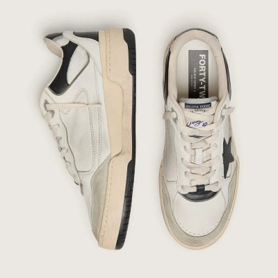 Golden Goose Forty2 With Black Star And Black Leather Heel Tab Golden Goose Forty2 With Black Star And Black Leather Heel Tab
