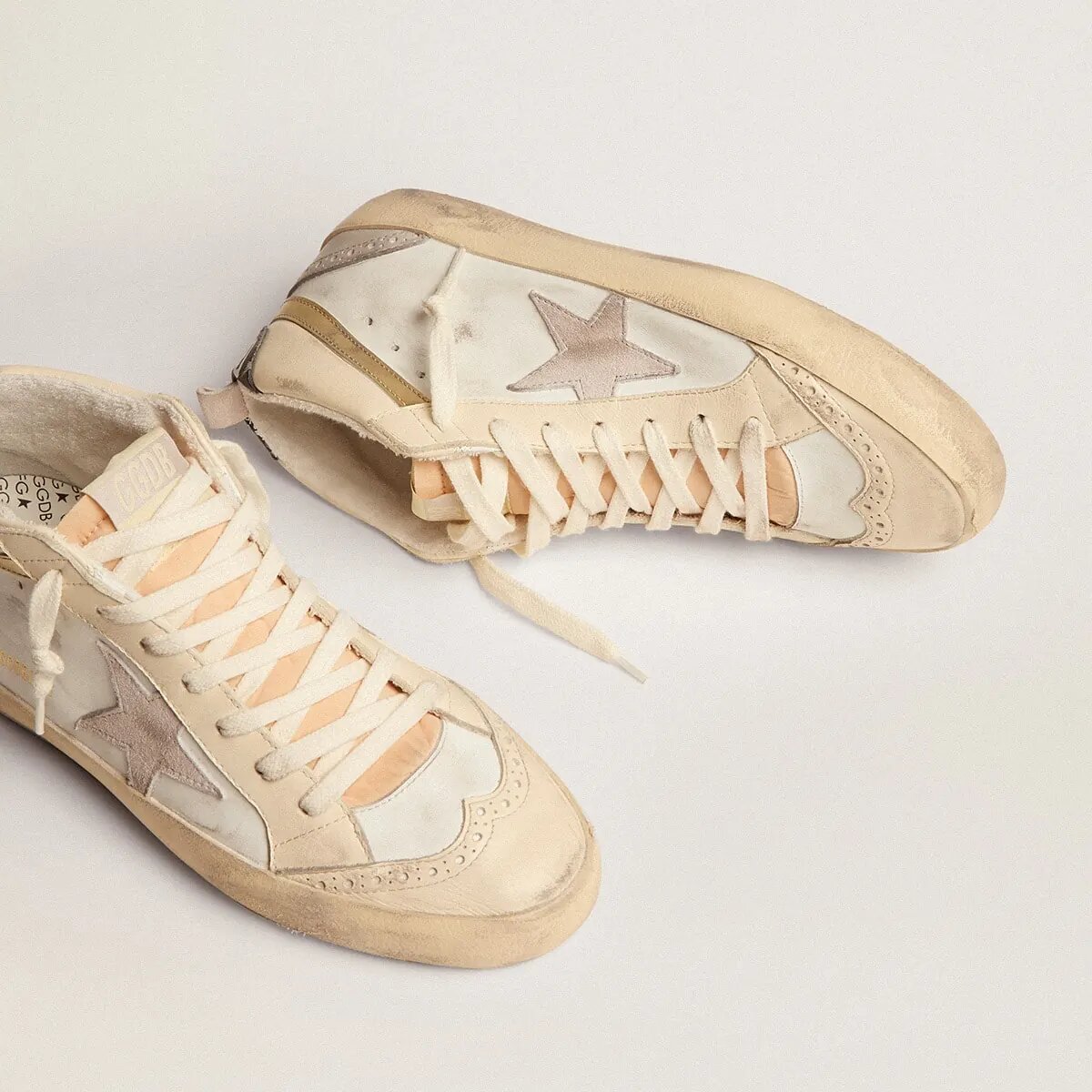 Golden Goose Mid Star With Star In Light Gray Suede And Gold Flash Golden Goose Mid Star With Star In Light Gray Suede And Gold Flash