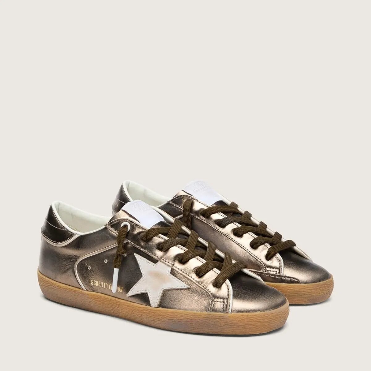 Golden Goose Super-Star Ltd In Olive-Green Laminated Leather With White Star Golden Goose Super-Star Ltd In Olive-Green Laminated Leather With White Star