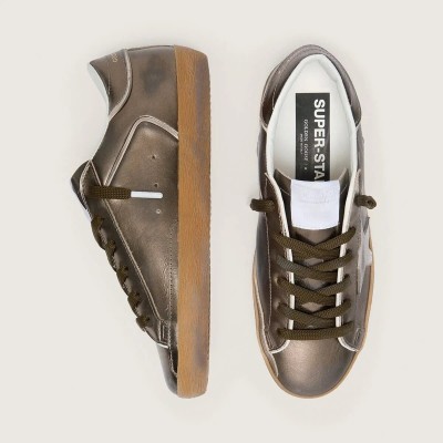 Golden Goose Super-Star Ltd In Olive-Green Laminated Leather With White Star Golden Goose Super-Star Ltd In Olive-Green Laminated Leather With White Star