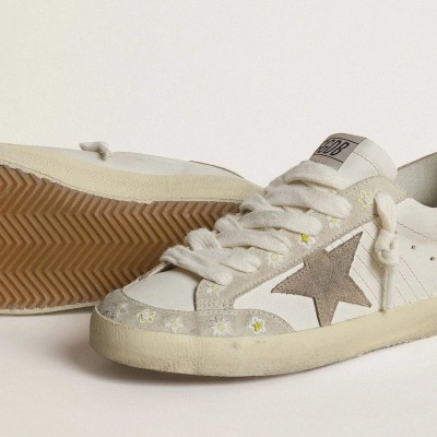 Golden Goose Super-Star Ltd With Beige Suede Star And Heel Tab And Floral Embroidery Golden Goose Super-Star Ltd With Beige Suede Star And Heel Tab And Floral Embroidery