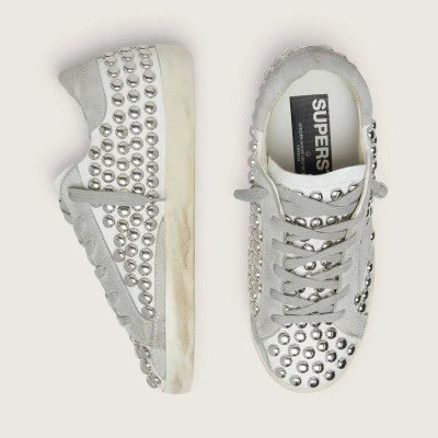 Golden Goose Super-Star In White Leather With Light Gray Star And Metal Studs Golden Goose Super-Star In White Leather With Light Gray Star And Metal Studs