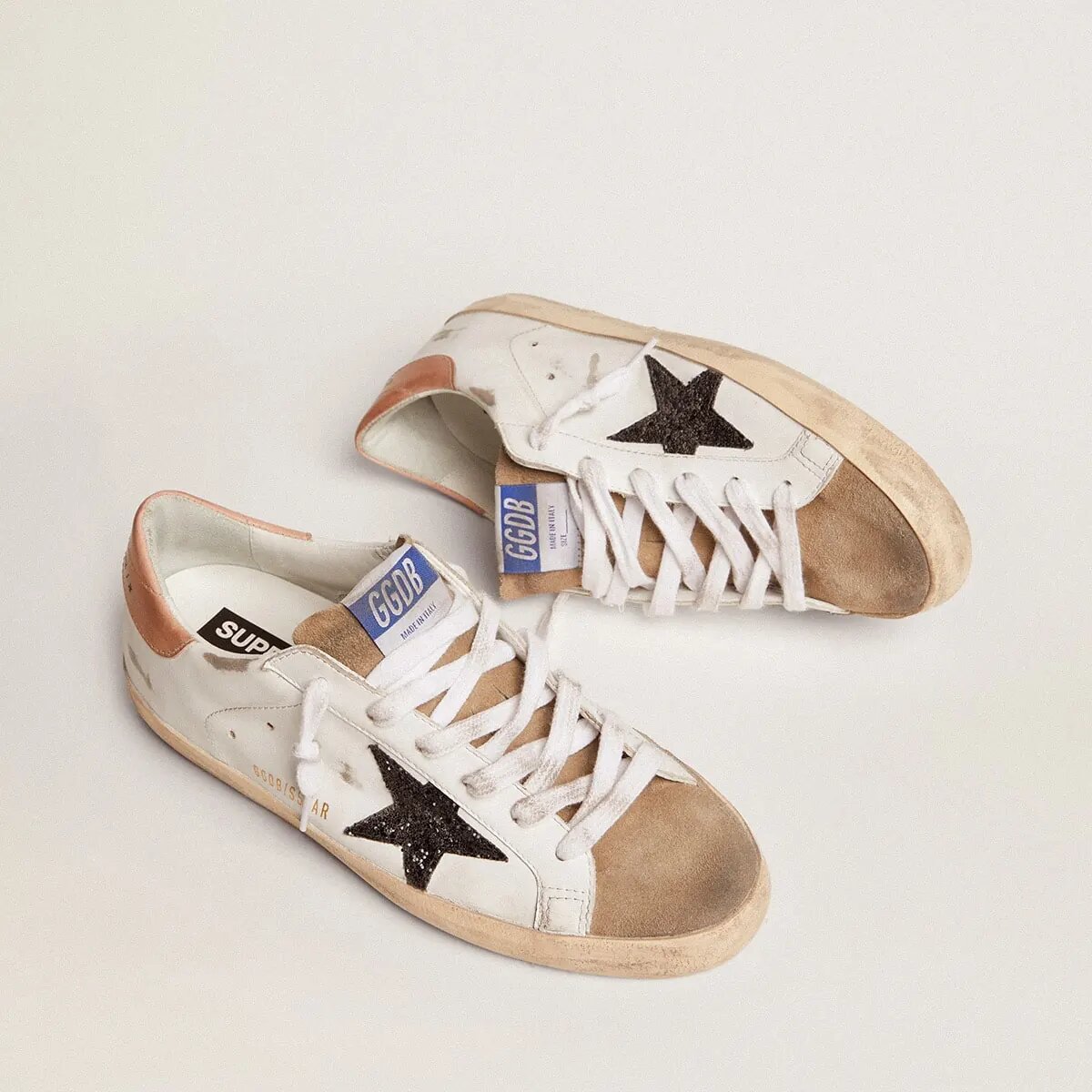 Golden Goose Super-Star With Black Glitter Star And Pink Heel Tab Golden Goose Super-Star With Black Glitter Star And Pink Heel Tab